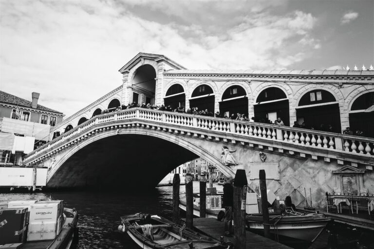 Rialto Bridge, things to do in Venice Italy at night