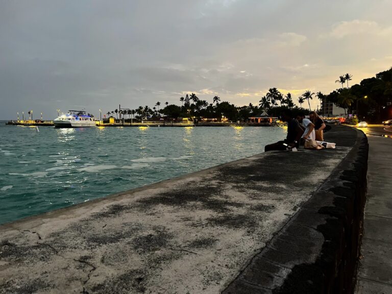 Ali'i Drive at night